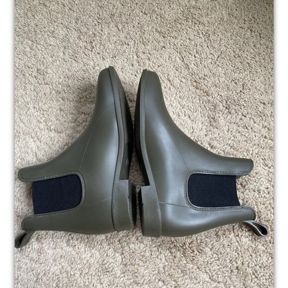 Target Women's Chelsea Rain Boots Military Green Khaki Size 7 Waterproof - Picture 3 of 9